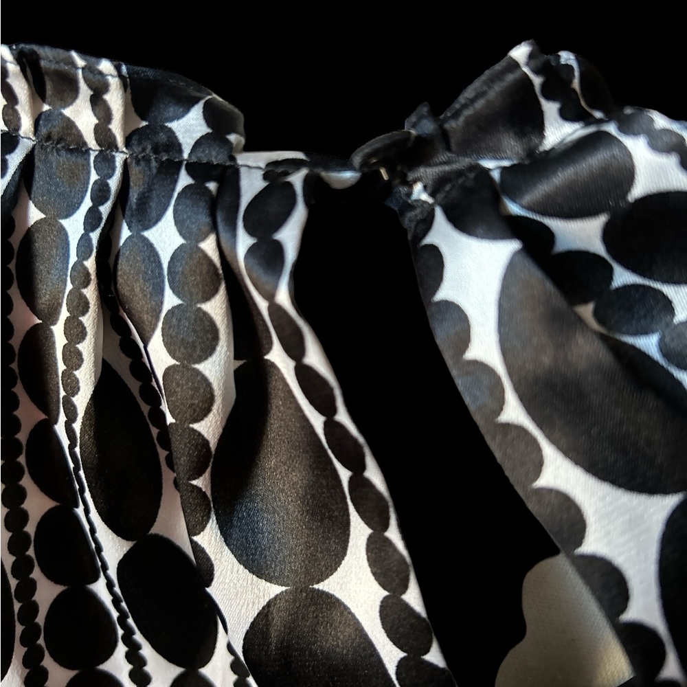Size medium blouse - Picture 3 of 4